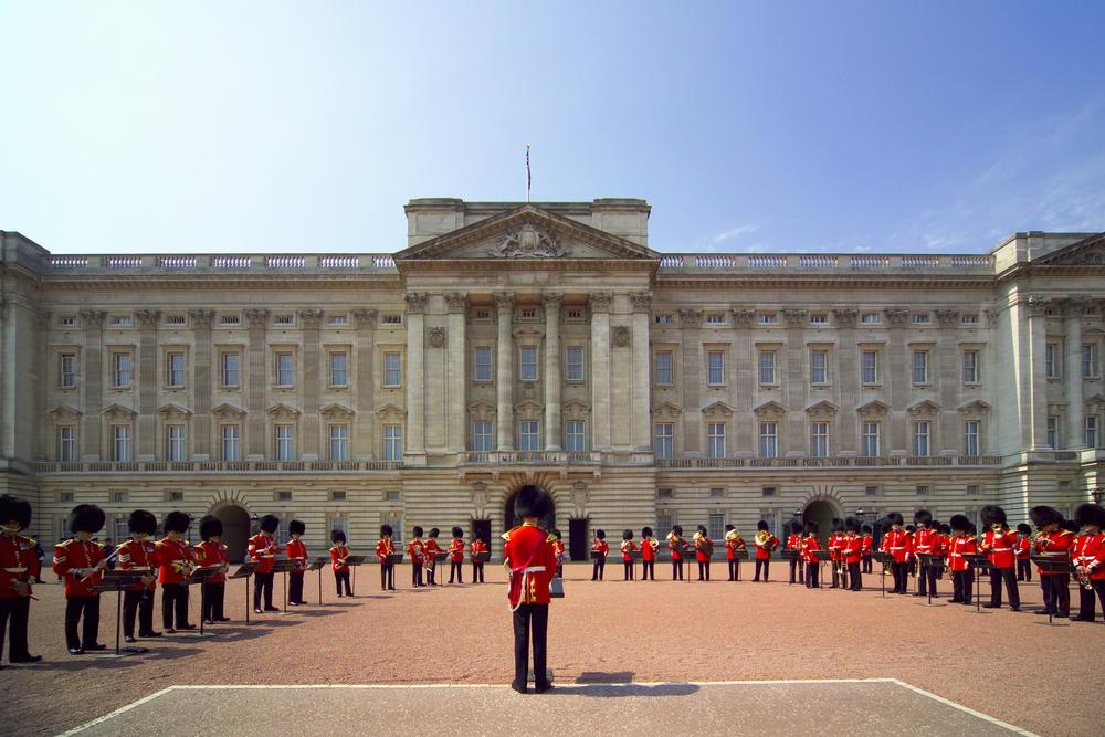 buckingham-palace-21976488.jpg