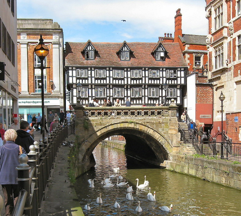 High_Bridge,_High_Street,_Lincoln.jpg
