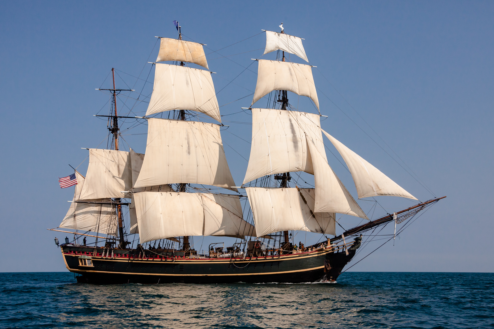 HMS_BOUNTY_II_with_Full_Sails.jpg