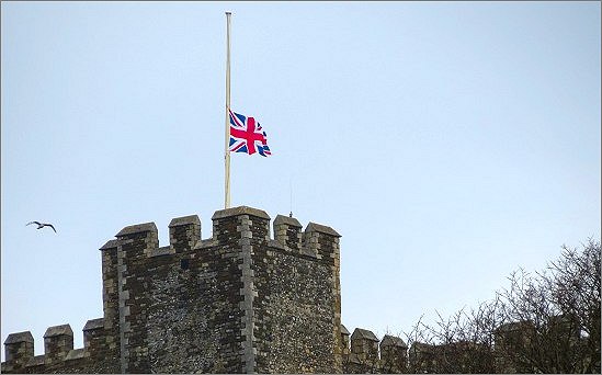 5847-half-mast-flag-at-castle-for-thatcher2.jpg