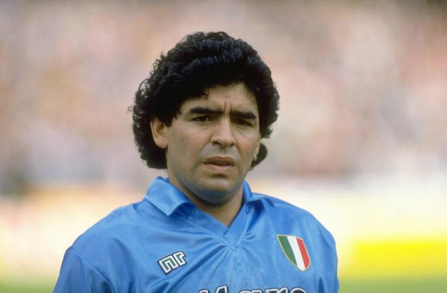Diego-Maradona-before-Serie-A-home-match-Napoli-Juventus-1990.jpg
