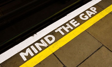 Mind-the-Gap-sign-on-the-008.jpg