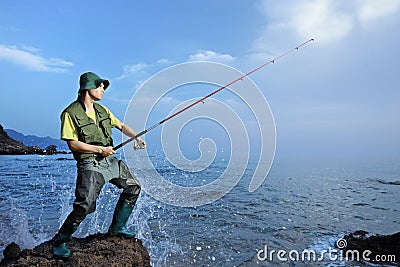 fisherman-fishing-sea-14825593.jpg