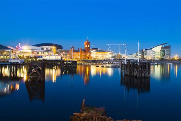 Cardiff_Bay_at_night.jpg