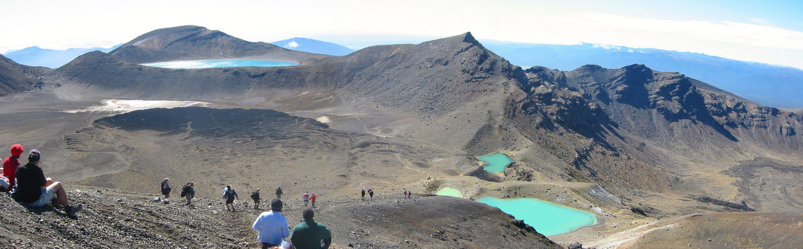 Tongariro_Crossing_Emerald_Lakes_Blue_Lake.jpg
