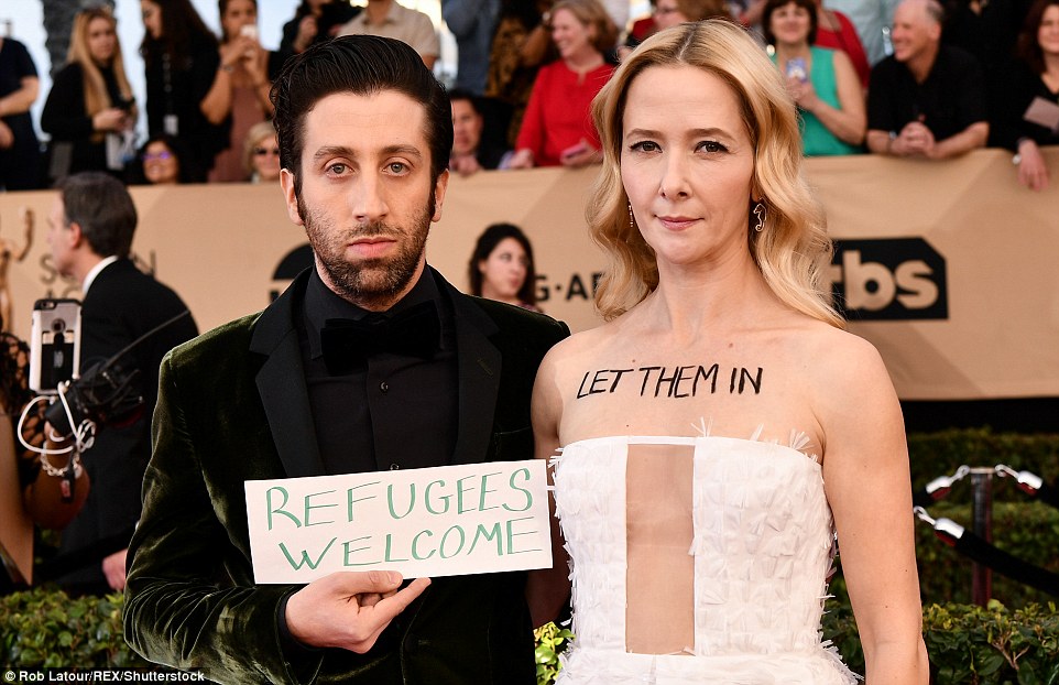 3CA4110B00000578-4170300-Actors_Simon_Helberg_L_and_Jocelyn_Towne_R_made_their_opinions_a-a-43_1485741851465.jpg