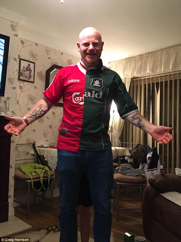 3BF4187000000578-4099198-One_Plymouth_Liverpool_supporter_Craig_Harrison_wore_a_half_and_-a-39_1483890604299.jpg