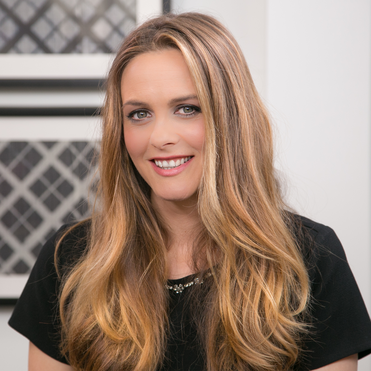 Alicia-Silverstone-Her-New-Book-Kind-Mama.jpg