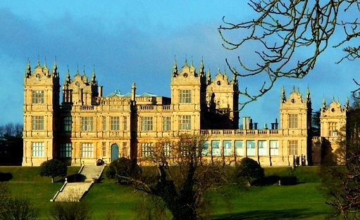 Distant_view_of_Mentmore_Towers-cropped.jpg
