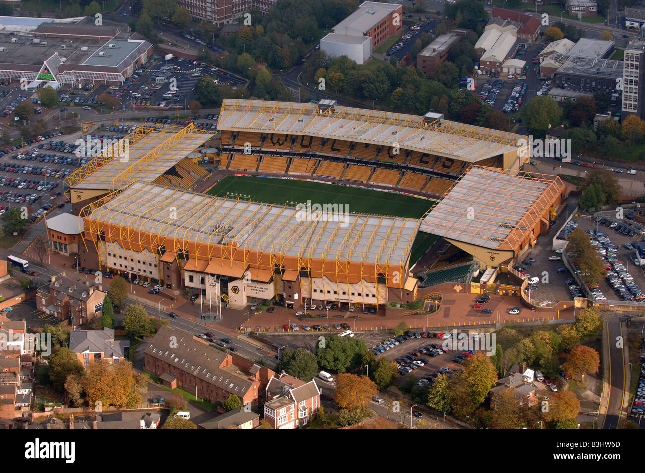 an-aerial-view-of-molineux-stadium-home-of-wolverhampton-wanderers-B3HW6D.jpg