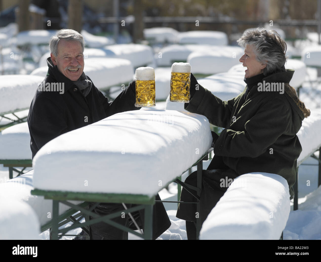 beer-garden-tables-benches-snow-covered-senior-pair-beer-glasses-bumps-BA22M3.jpg