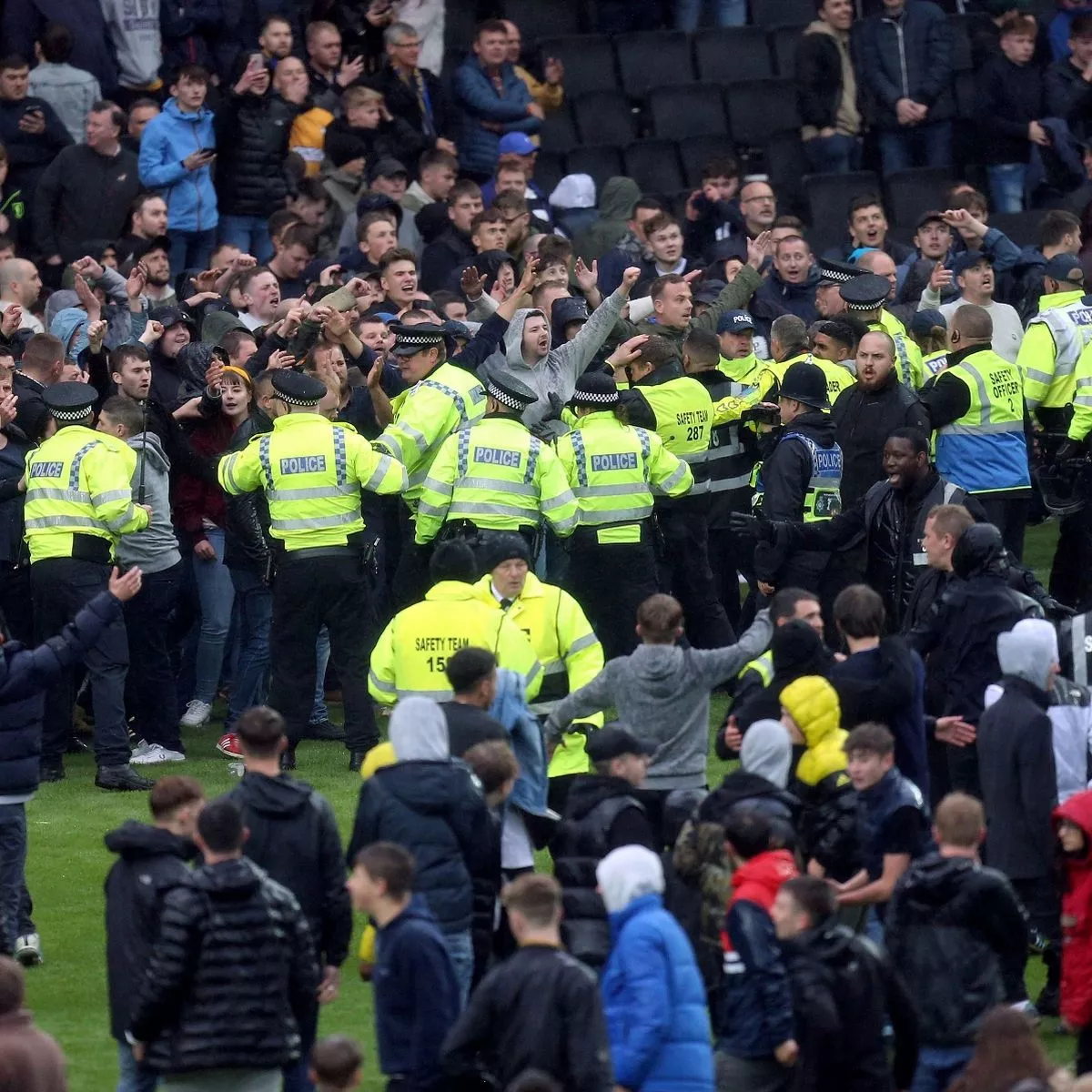 0_MK-Dons-vs-Mansfield-Town-Sky-Bet-EFL-League-2-Football-stadiummk-Milton-Keynes-Buckinghamshir.jpg